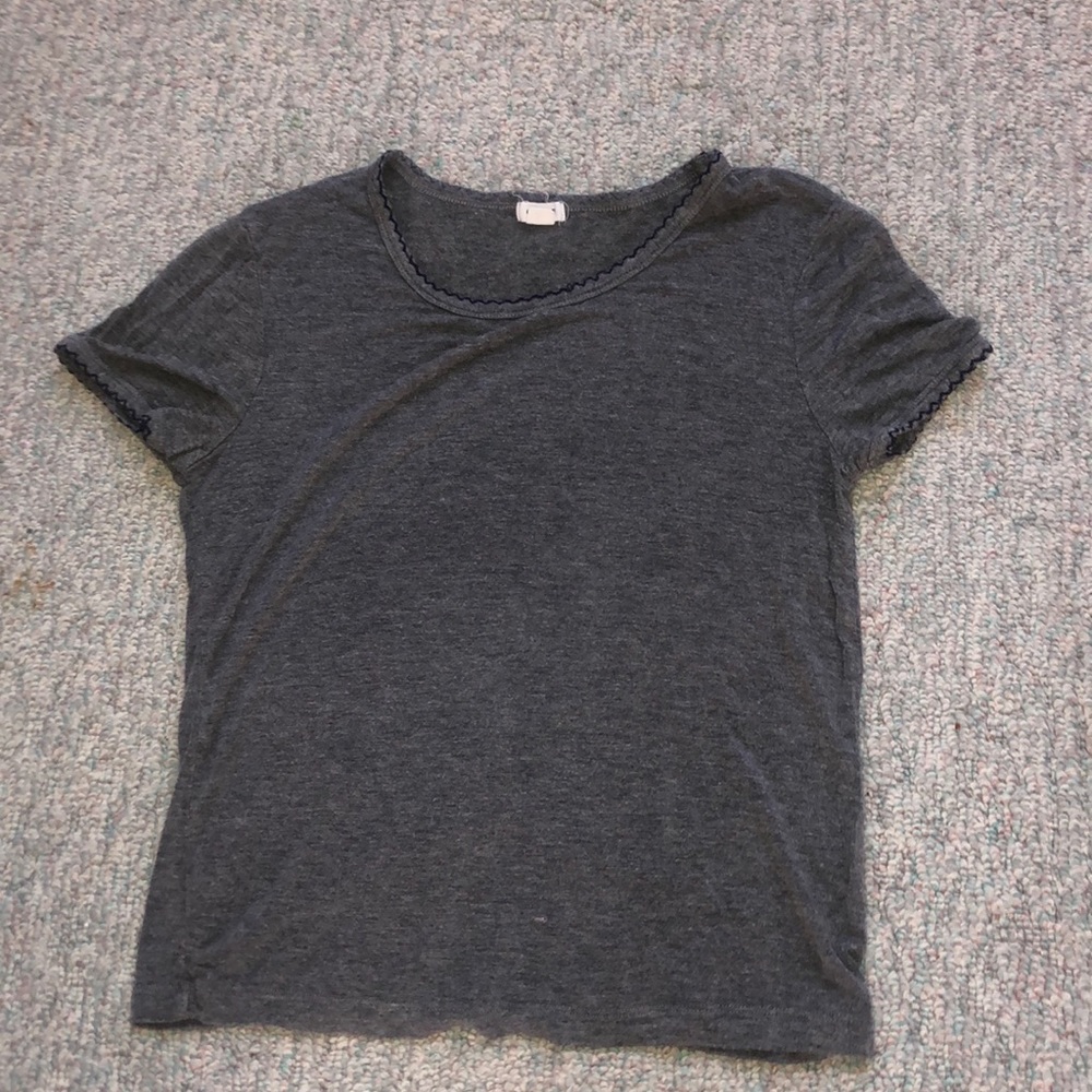 plain gray t shirt